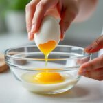 apprenez une technique simple et rapide pour vider un œuf sans le casser, idéale pour vos décorations et recettes créatives.